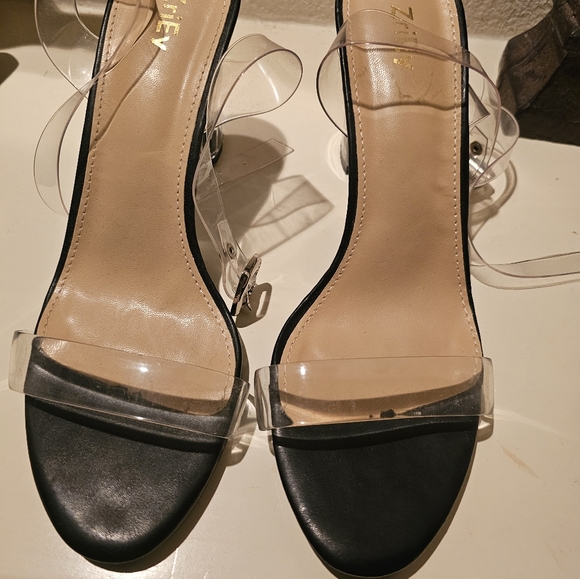 Clear heels - Picture 3 of 3